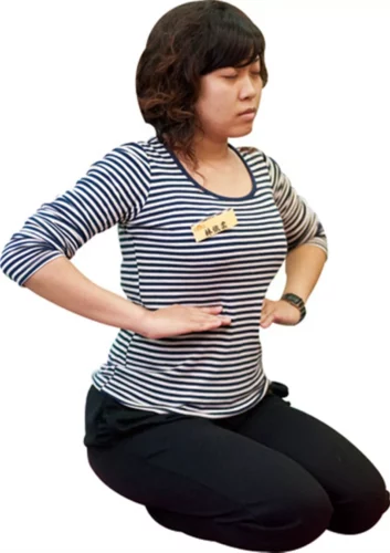 印度大師古儒吉自創的「淨化呼吸」,講究呼吸頻率與能量的共振,為顧及安全,孕婦、心血管疾病、青光眼患者不宜,也嚴禁一知半解者私下教授。